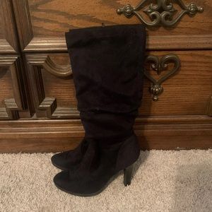 Black heeled boots